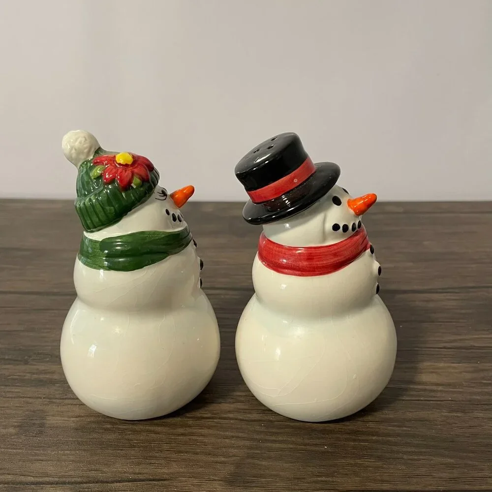 Pair of Publix Snowman Snowwoman Salt and Pepper Shakers 5